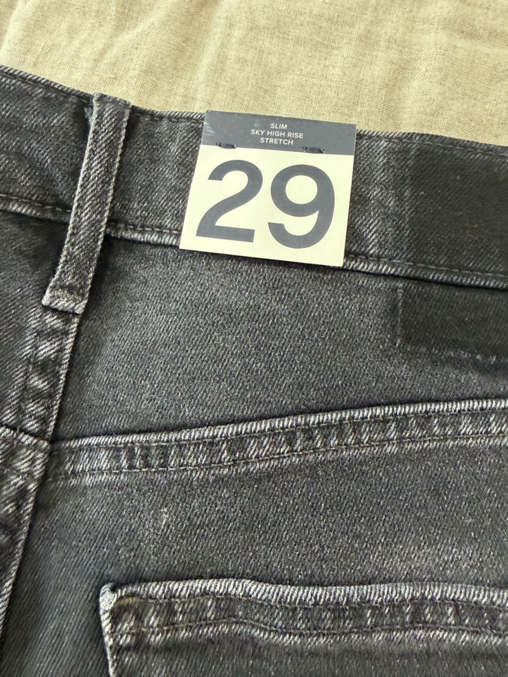 BNWT gap slim sky high rise stretch 29 short (women’s 8 short)